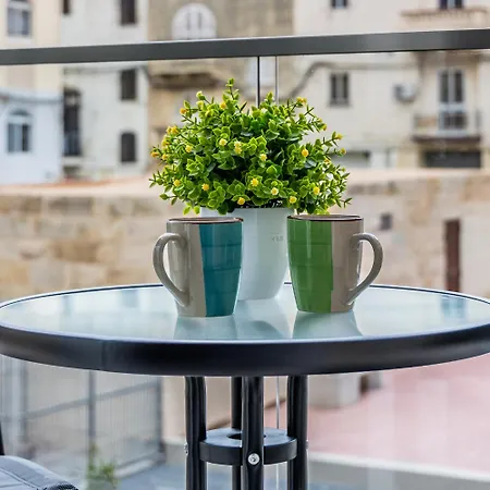 Modern Luxury Apartment *